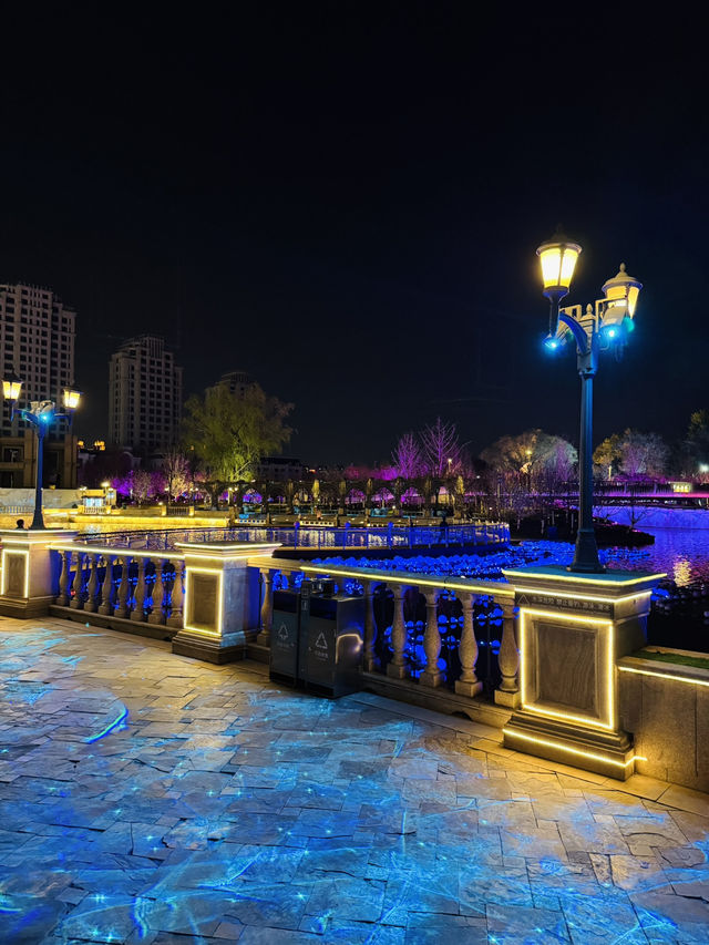  A Night Walk Around Chaoyang Park