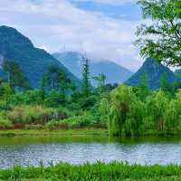 【桂海晴嵐】在山峰環抱的大草坪裏感受自然