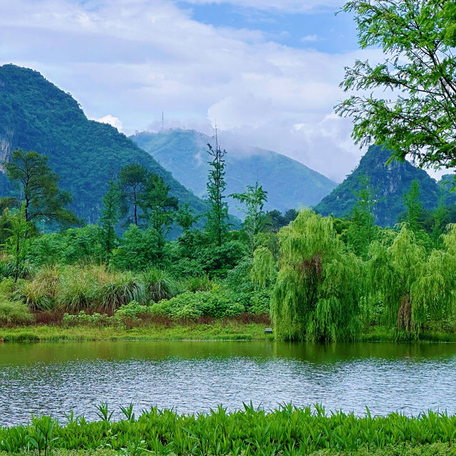 【桂海晴嵐】在山峰環抱的大草坪裏感受自然