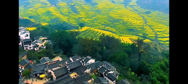 邂逅篁嶺，赴一場夢幻的田園之約   踏入篁嶺，彷彿穿越時空，走進了一幅被歲月珍藏的江南畫卷。連綿的山