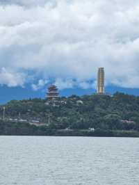 5 minutes by boat to immerse yourself in another world