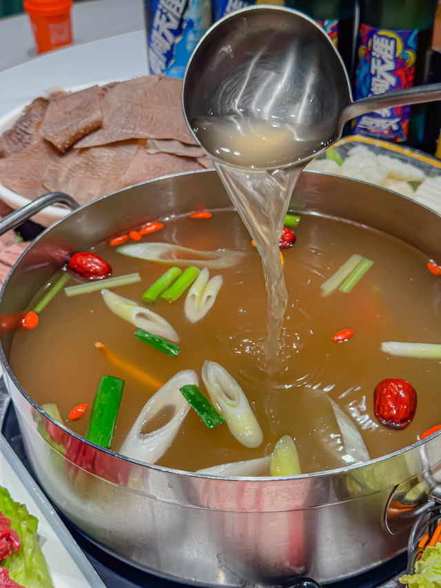 呢間牛肉火鍋真係正到爆！連湯底都想飲清光