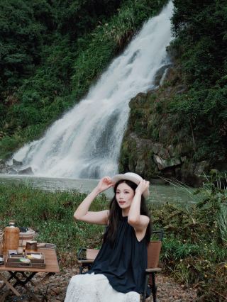 Real shots! Escape the city and encounter this stunning waterfall—so chill!