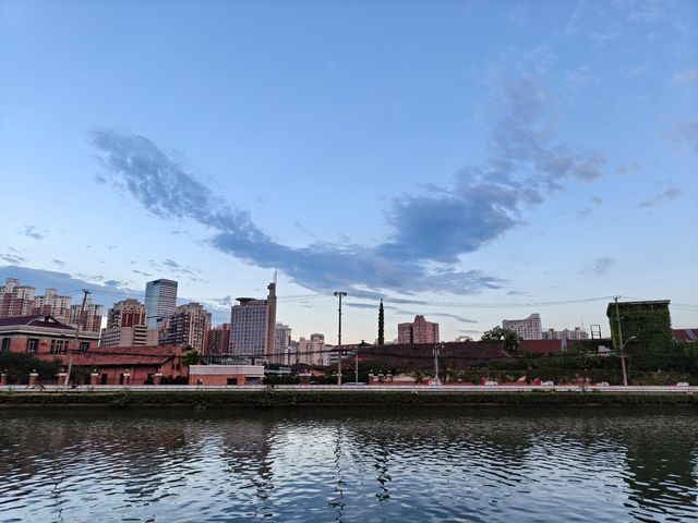 來上海唔好錯過呢條絕美夜景觀賞路線!沿住蘇州河一路漫步到外灘,真係太浪漫喇💕 來上海唔好錯過呢條絕美夜景觀賞路線!沿住蘇州河一路漫步到外灘,真係太浪漫喇💕