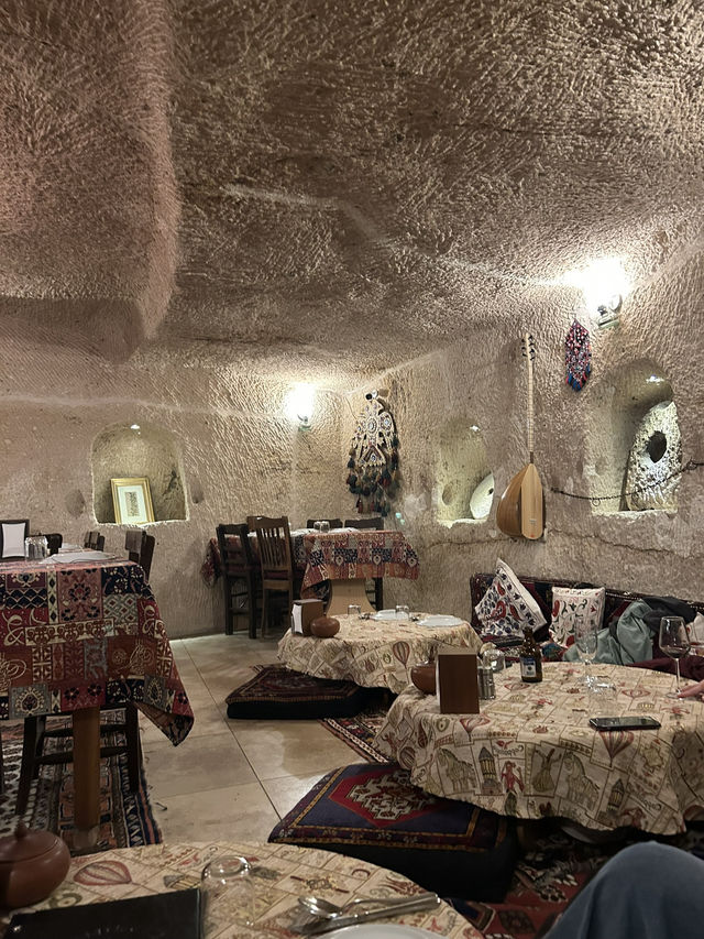 🏛️ 安納托利亞洞穴水療飯店｜藏在岩壁裡的夢境與溫泉