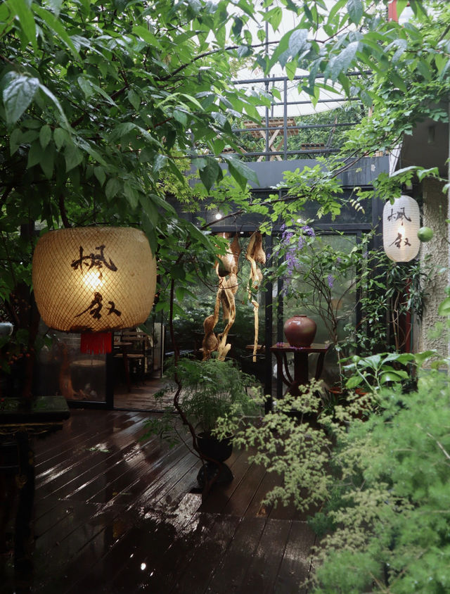 綠植環繞夜逍遙 綠植環繞夜逍遙