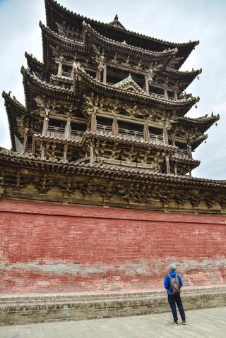 Listen to the wind chimes echo, watch the flying clouds for a thousand years