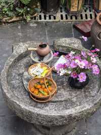 掛在瀑布上的千年古鎮，夜遊吊腳樓、晨賞日出