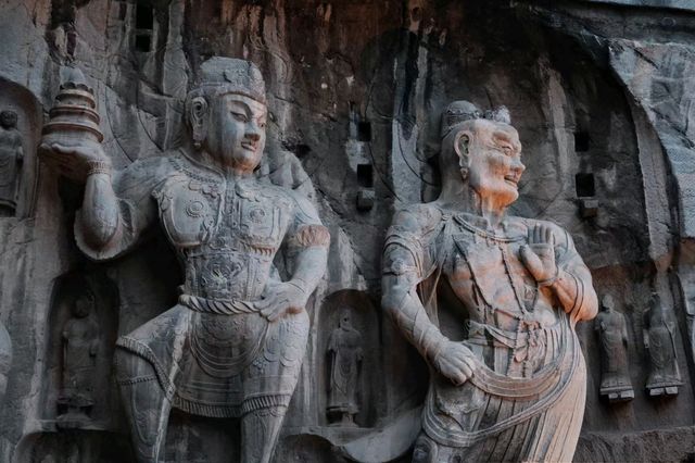 警告!別輕易與他對視——龍門十七米佛顏殺! 警告!別輕易與他對視——龍門十七米佛顏殺!