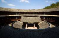 下面是一份為你量身打造的龍岩土樓兩天旅遊攻略,預算500元,助你深度體驗土樓文化,拍攝出精彩內容。