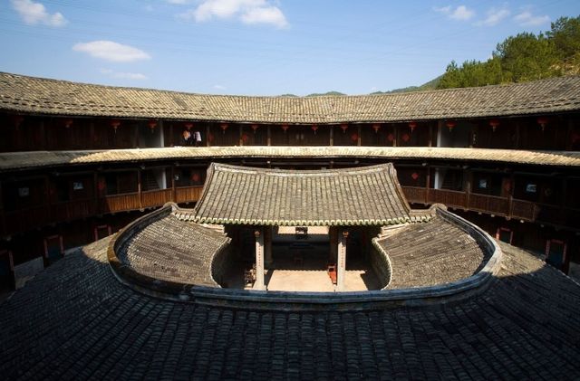 下面是一份為你量身打造的龍岩土樓兩天旅遊攻略,預算500元,助你深度體驗土樓文化,拍攝出精彩內容。 下面是一份為你量身打造的龍岩土樓兩天旅遊攻略,預算500元,助你深度體驗土樓文化,拍攝出精彩內容。