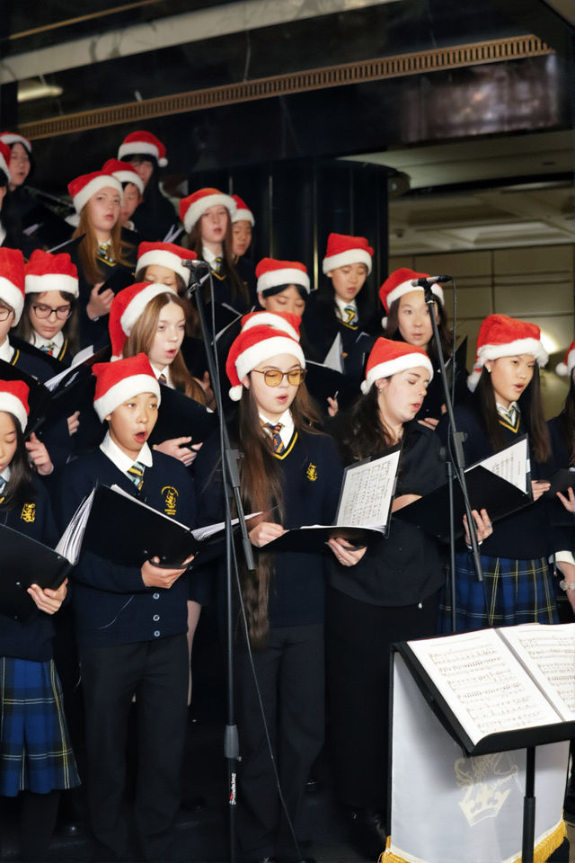 寶麗嘉點亮白冠聖誕樹 寶麗嘉點亮白冠聖誕樹