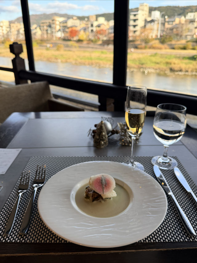 京都鴨川河畔的百年老店Funatsuru|賞楓品京式法餐