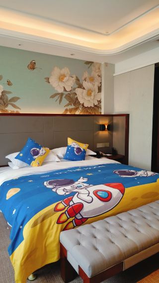  Shuiyi Australia Hotel | City Landmark Choice | Unlock the Space Adventure When the National Peony Meets the Interstellar Astronaut, a Wonderful Collision Happens in This Family-Themed Room