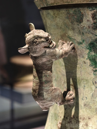 上海博物館｜古代滇国の「貯金箱」：八牛の貝殻容器はまさに驚異的