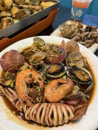 Must-eat in Weihai!! 🥹 A classic seafood restaurant that's a local hidden gem…