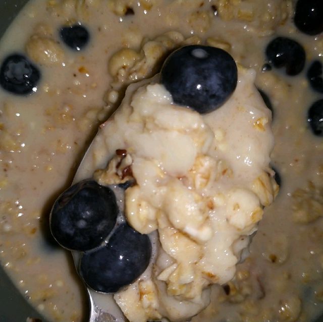 LOVELY MUESLI BREAKFAST!