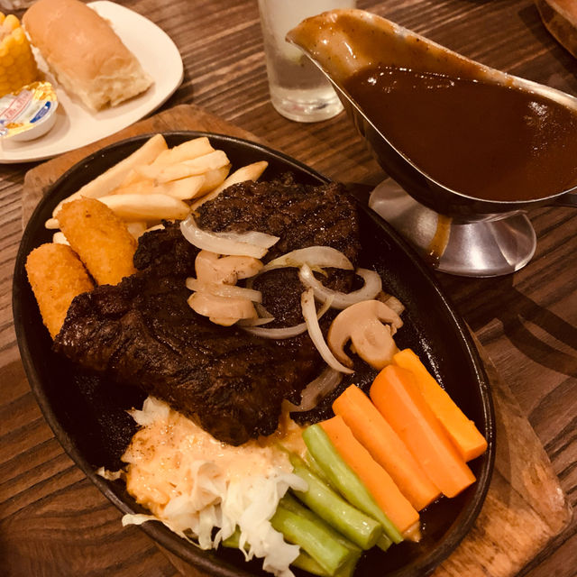 【インドネシア】食べ応え満点 ステーキハット
