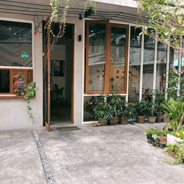  ใต้บ้าน หัวลำโพง  🍃🏡 อาหารสไตล์ล้านนา 
