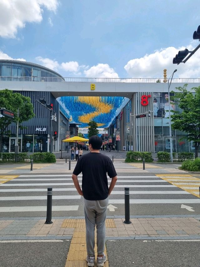 플리마켓 구경하는 재미가 쏠쏠