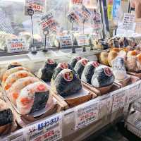 東京美食｜2023築地市場必吃推薦，大推半熟蛋飯糰🌟