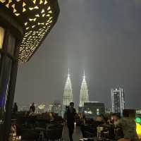 マレーシアで1番高いルーフトップバーvertigo ツインタワーを眺める絶景バー