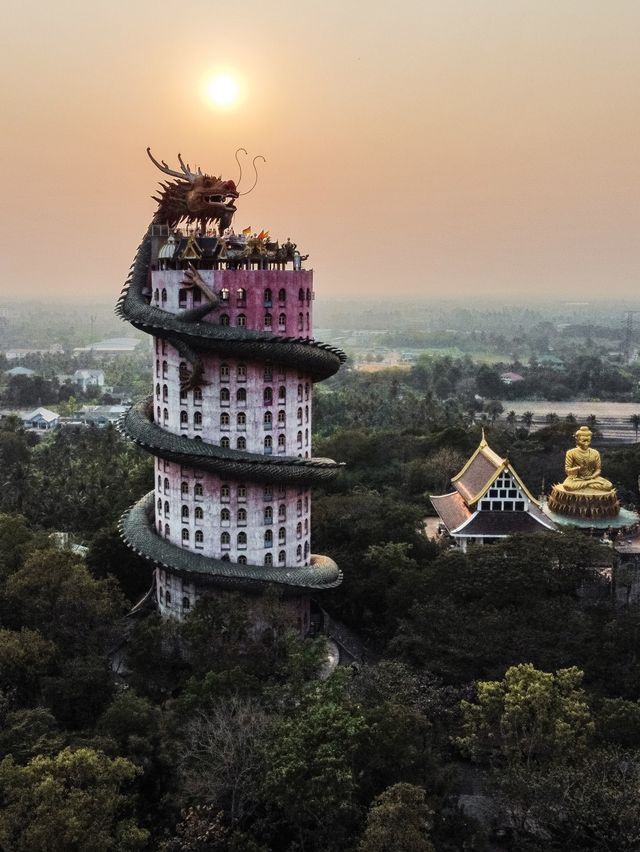 Wat Samphran - incredible building 🐉