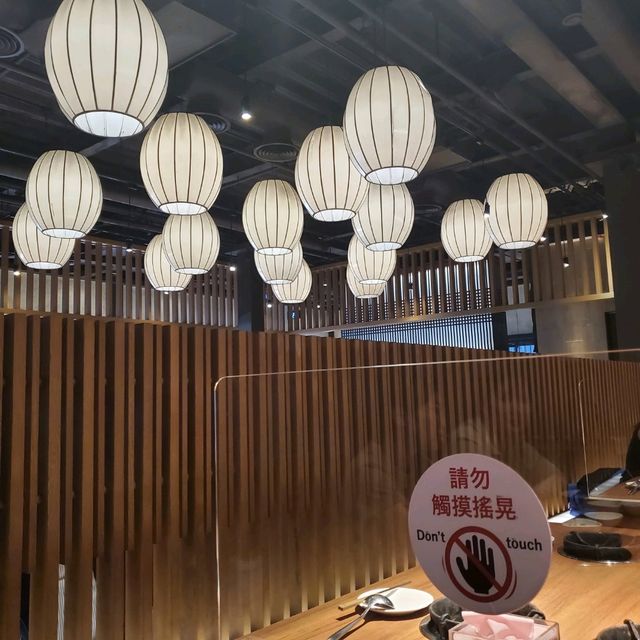 【台湾_台中】一人前鍋！鴨の血もおいしいよ。