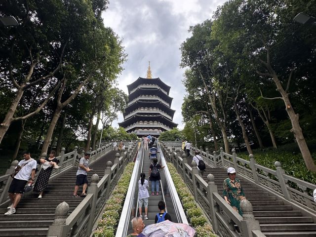 Leifeng Pagoda - ตำนานนางพญางูขวา 
