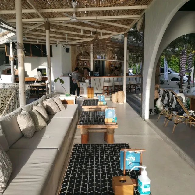 2 ร้าน 2 วิว​ chill ที่เขาพระตำหนัก​