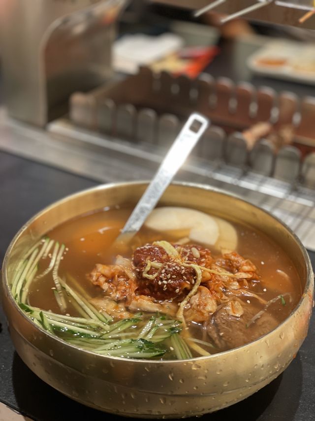 【白玉串城】🇰🇵 驚喜自動旋轉燒烤店✨