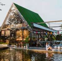 คาเฟ่มินิมอล มีน้องปลาคาร์ป