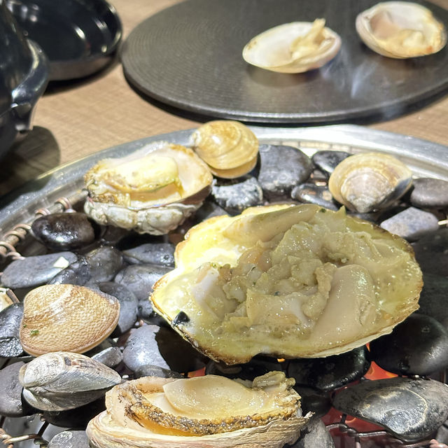 旺角帝京酒店附近柞木炭家熱石海鮮拼盤