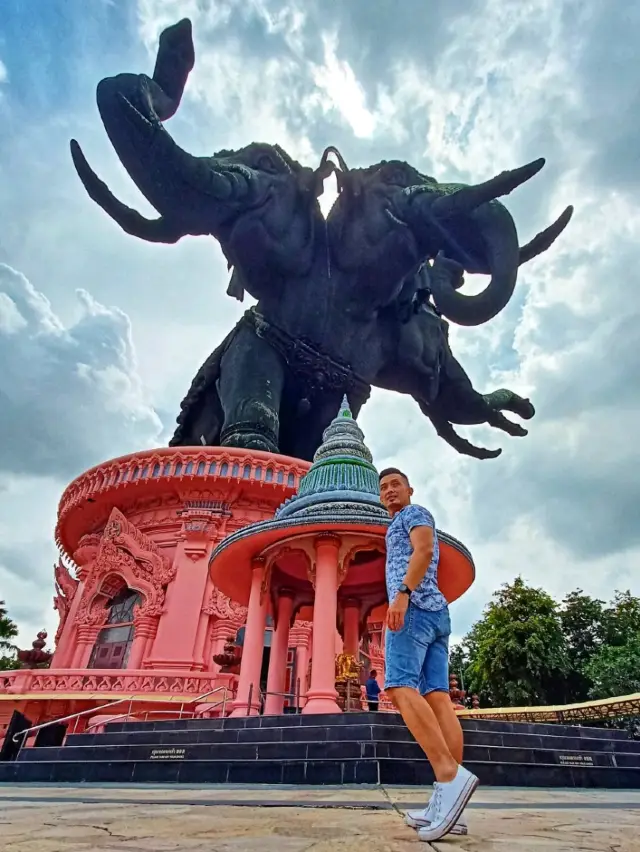 Fascinating!Largest Three-Headed Elephant