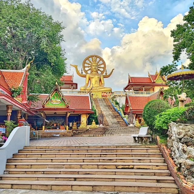 Exploring monumental temples in Koh Samui 🌴🌊