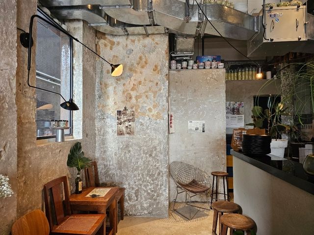 คาเฟ่ฮ่องกงที่เรารัก Halfway Coffee (Hoi On Cafe)