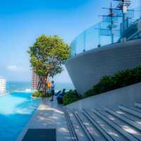 โรงแรมใจกลางเมือง มีสวนน้ำลอยฟ้า