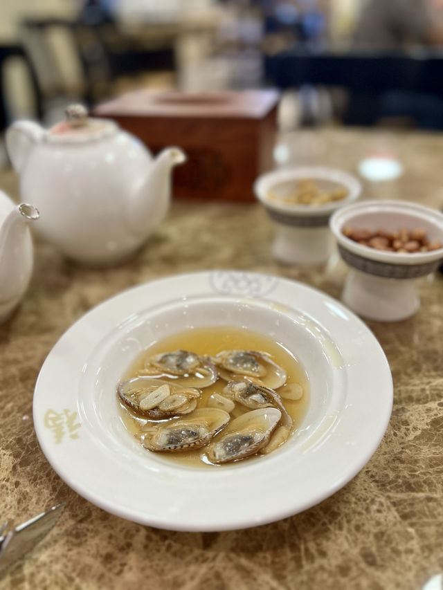 一個價錢吃到鮑魚`燕窩`海參`魚翅既潮洲菜😍🥢