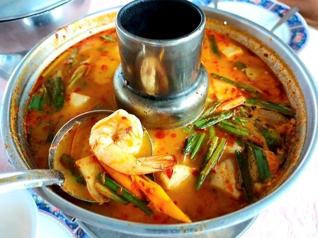 ร้านอาหารทะเลวิวดีริมหาดบ้านอำเภอ