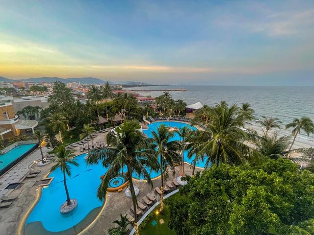 🏢 Hilton Hua Hin Resort and Spa