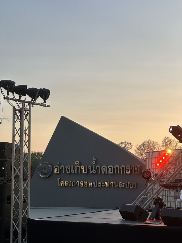 ชมsunset 🌅เดินตลาดดูหนังกลางแปลง@ระยอง