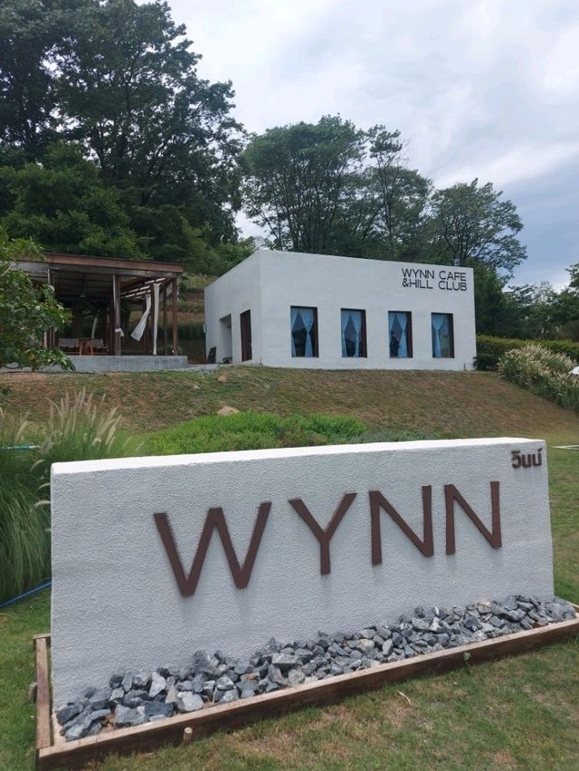 คาเฟ่สวยวิวเขา Wynn Cafe & Hill Club