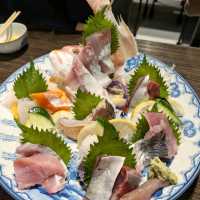 驚愕！タワー盛海鮮丼！