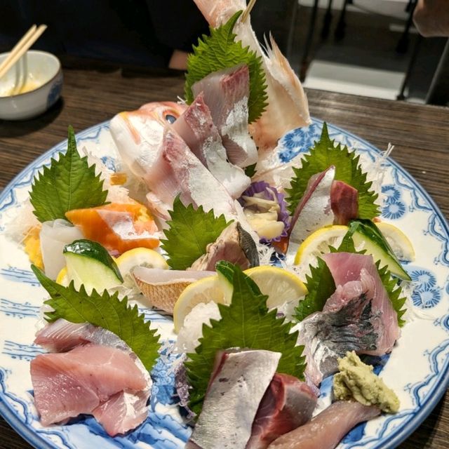 驚愕！タワー盛海鮮丼！