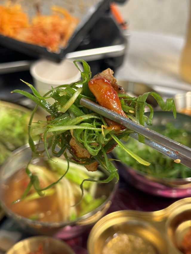 레트로한 감성의 냉동삼겹살 맛집