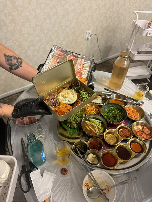 레트로한 감성과 맛까지 겸비한 냉동삼겹살 맛집 ✨