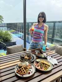Beautiful Hotel Poolside Bar with delicious food in Setia Alam!
