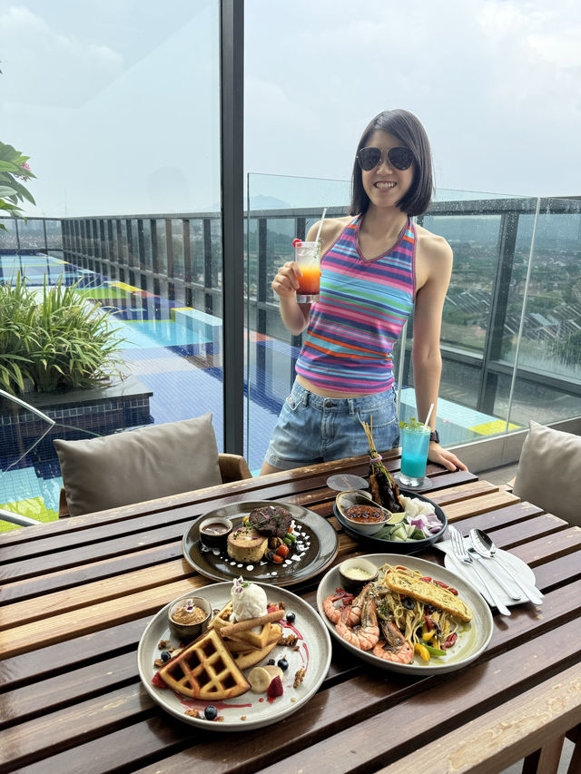 Beautiful Hotel Poolside Bar with delicious food in Setia Alam!