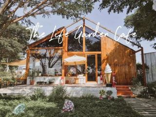The Life Garden Cafe @หาดเจ้า เพชรบุรี
