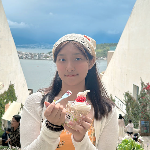 【雲南之旅】洱海聖托里尼酒店，壯麗山峰